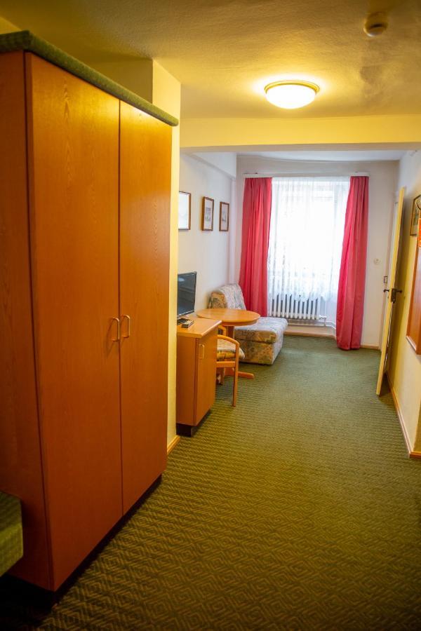 Gaestehaus Am Weissen Turm Rothenburg ob der Tauber Esterno foto