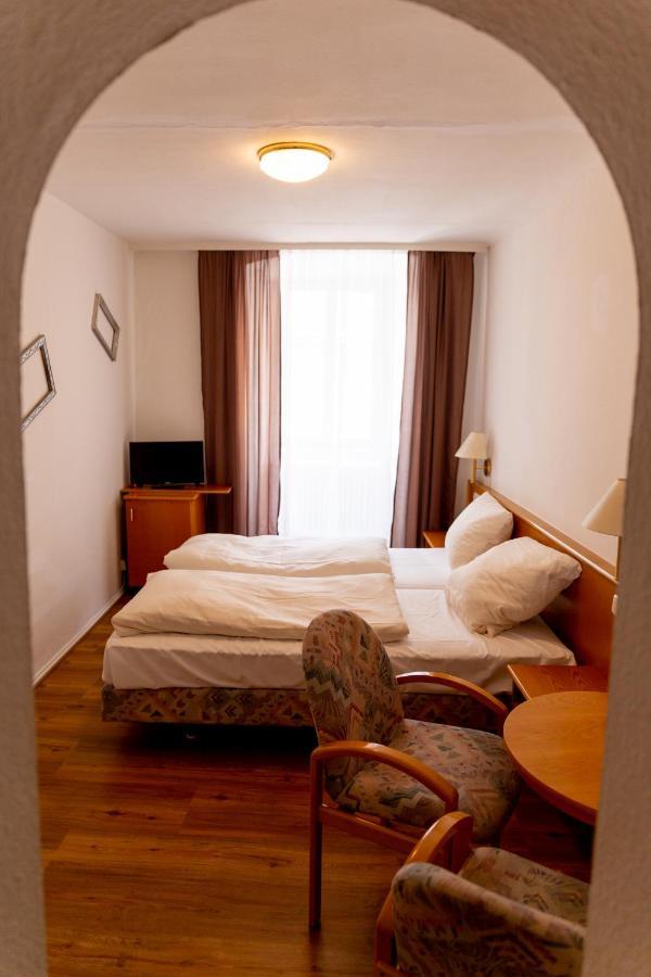 Gaestehaus Am Weissen Turm Rothenburg ob der Tauber Esterno foto