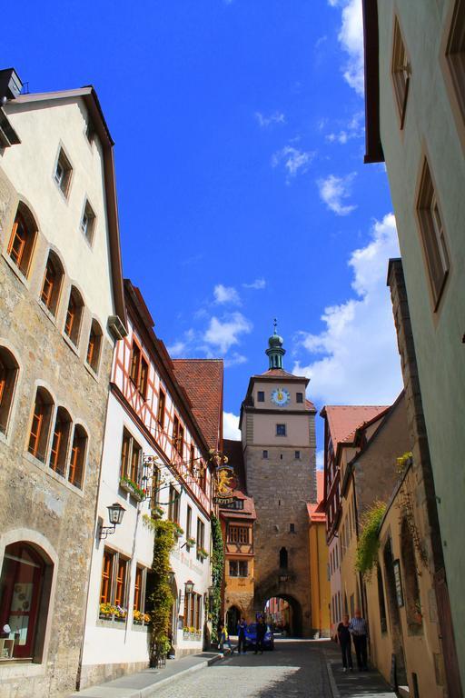 Gaestehaus Am Weissen Turm Rothenburg ob der Tauber Esterno foto